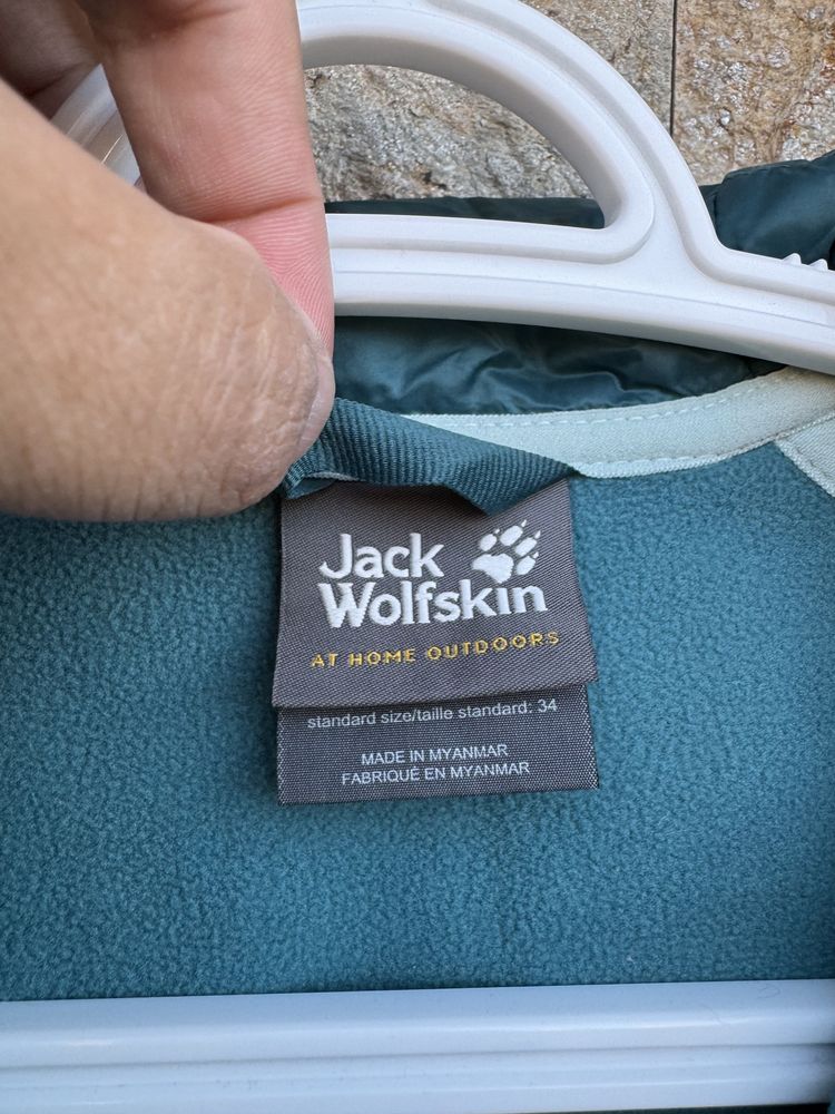 Дамско тънко яке Jack Wolfskin