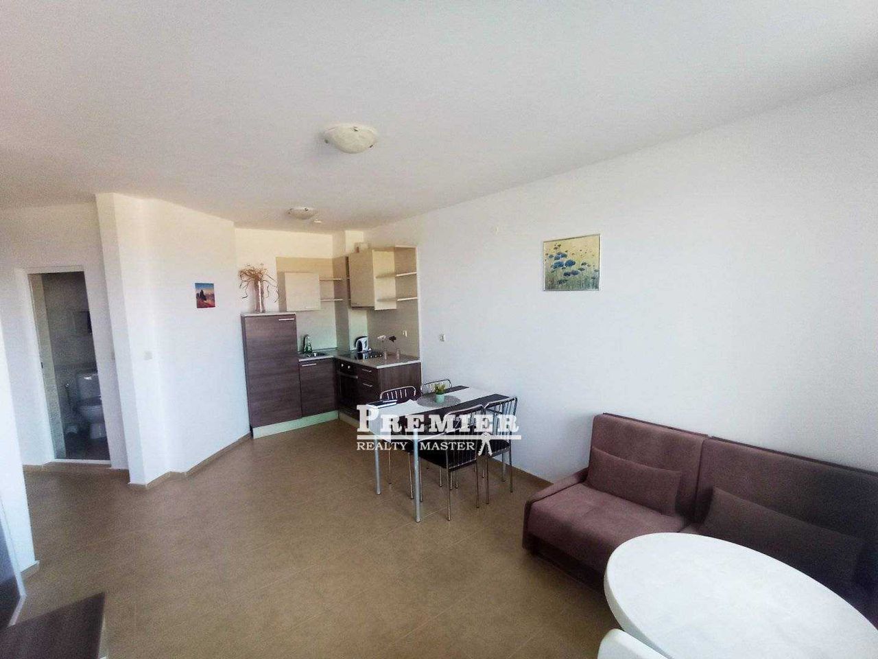 Продава се Двустаен апартамент в с. Равда, Област Бургас - 65 кв.м за 885 €/кв.м - Снимка #2