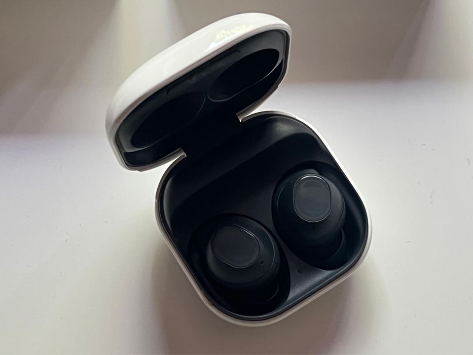 Casti Samsung Galaxy BUDS FE - Bluetooth