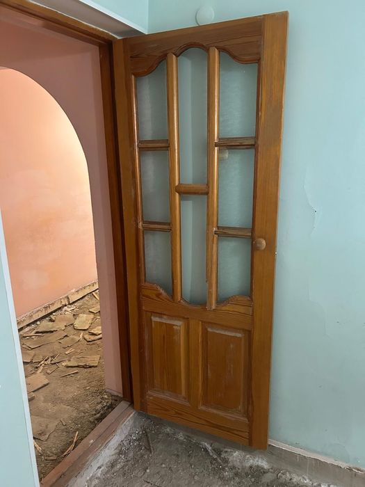 Продам двери межкомнатные и люстры