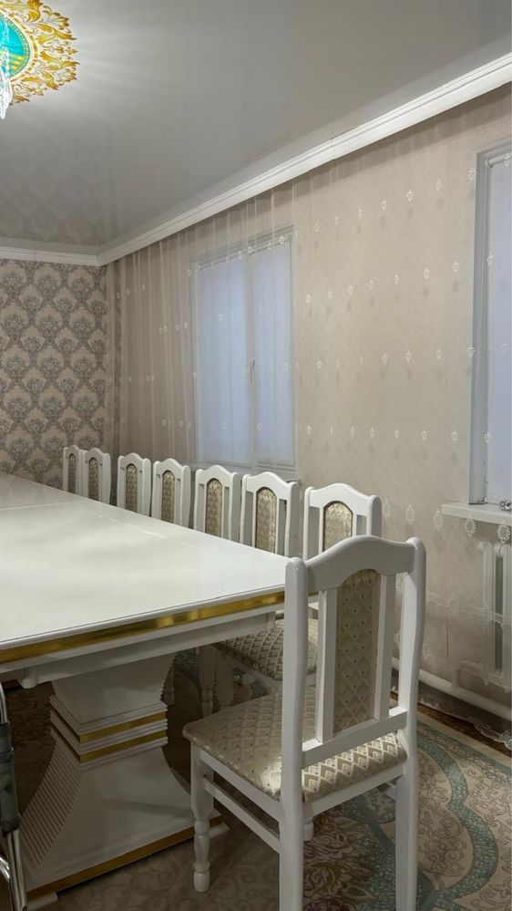 Продаеться стол без стулья