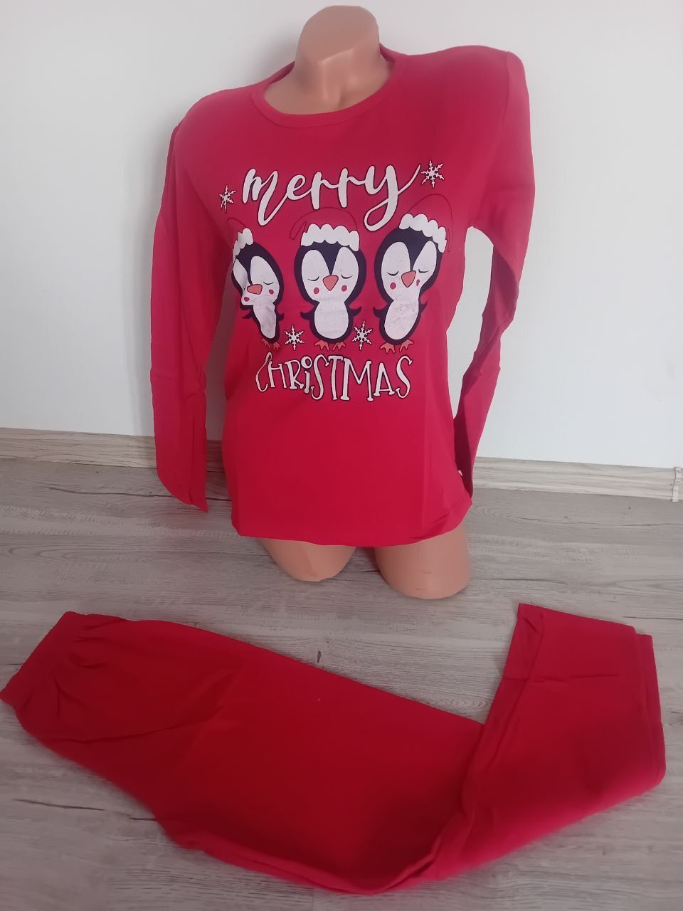 Pijamale dama tematica
Usor vatuite

Pinguini- l xl xxl
Mery christmas