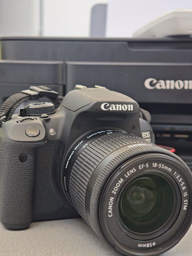 CANON EOS 700D фотоапарат
