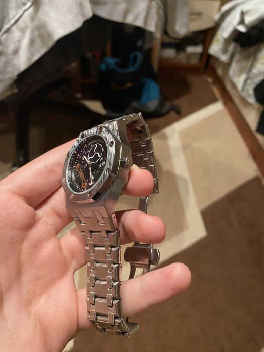 Часовник Audemars Piguet сив