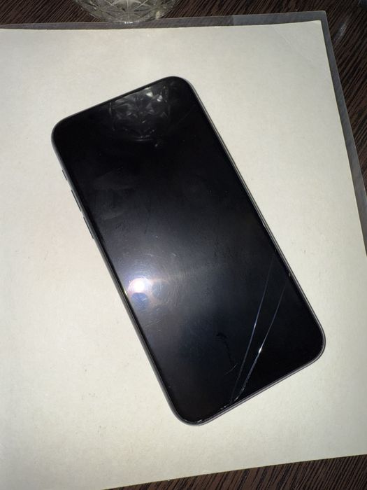 срочно продам 11 про с трещиной