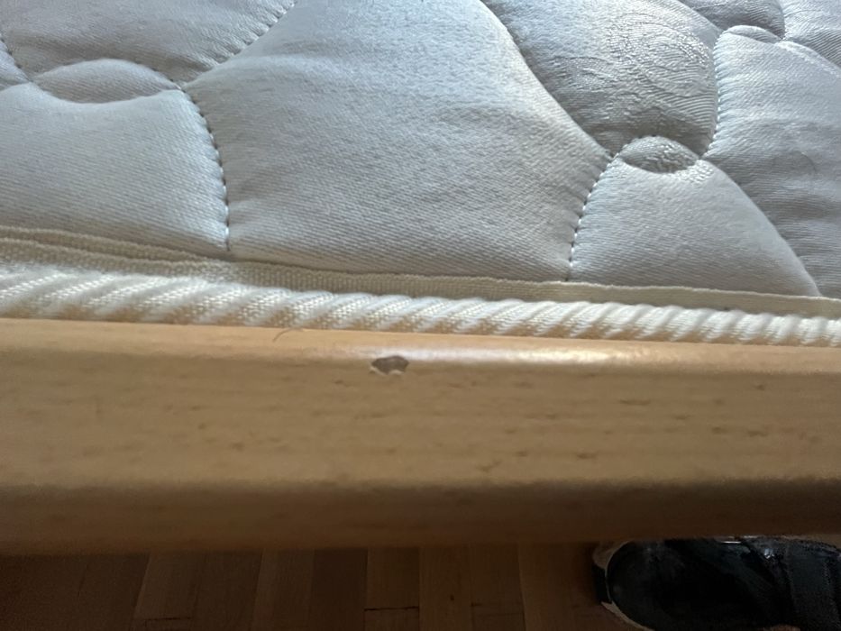 Обзавеждане за стая: легло с матрак, гардеров, шкаф, бюро и етажерки