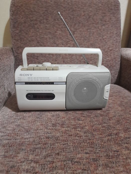 Radio Sony, Nordmande,Gruding