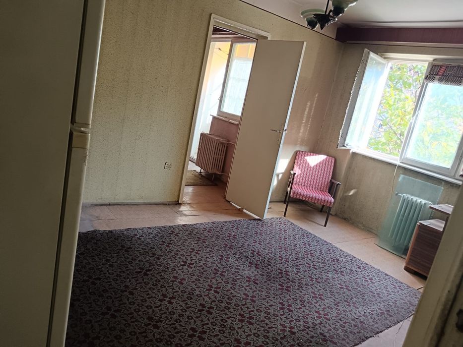 Vând apartament cu 3 camere X