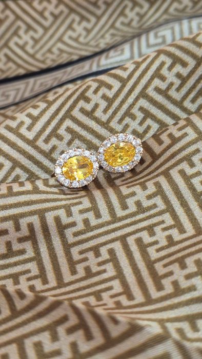 Cercei cu piatra galbena