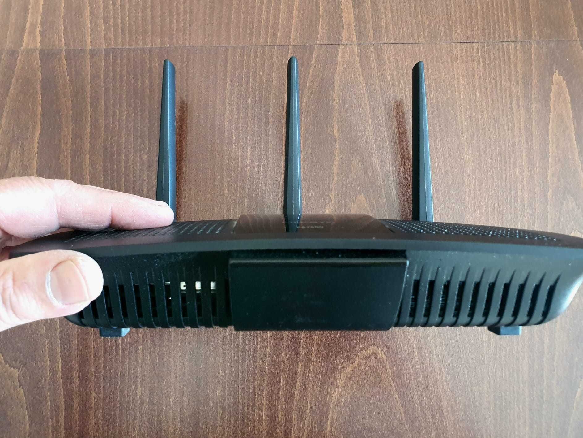 Linksys EA7500 рутер