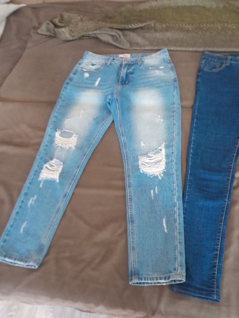 Продам джинсы новые с рваными