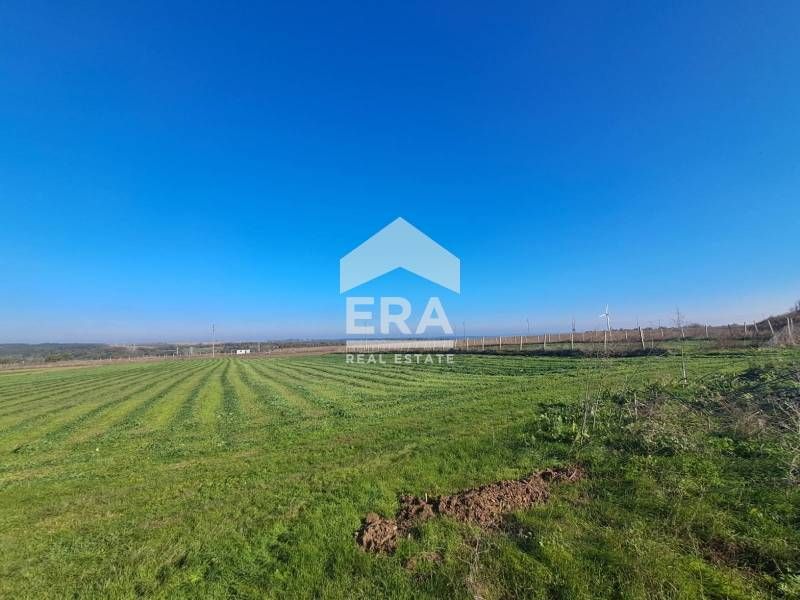 Голям урегулиран поземлен имот за продажба, с ПУП и одобрен проект за