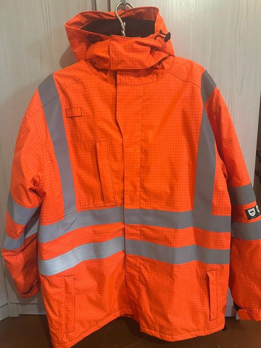 Продам демисезонную рабочую куртку