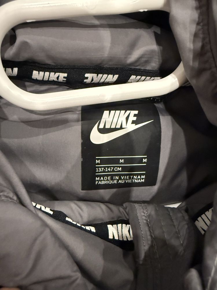 Детско яке Nike.