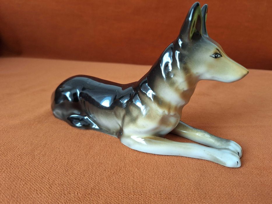 Bibelou vechi - Caine lup confectionat din portelan