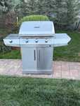 Grătar profesional pe gazChar-Broil