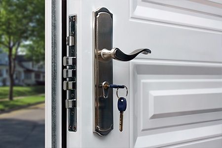 Замок устоновка на железный двери и дрение другие zamok ustanovka kela