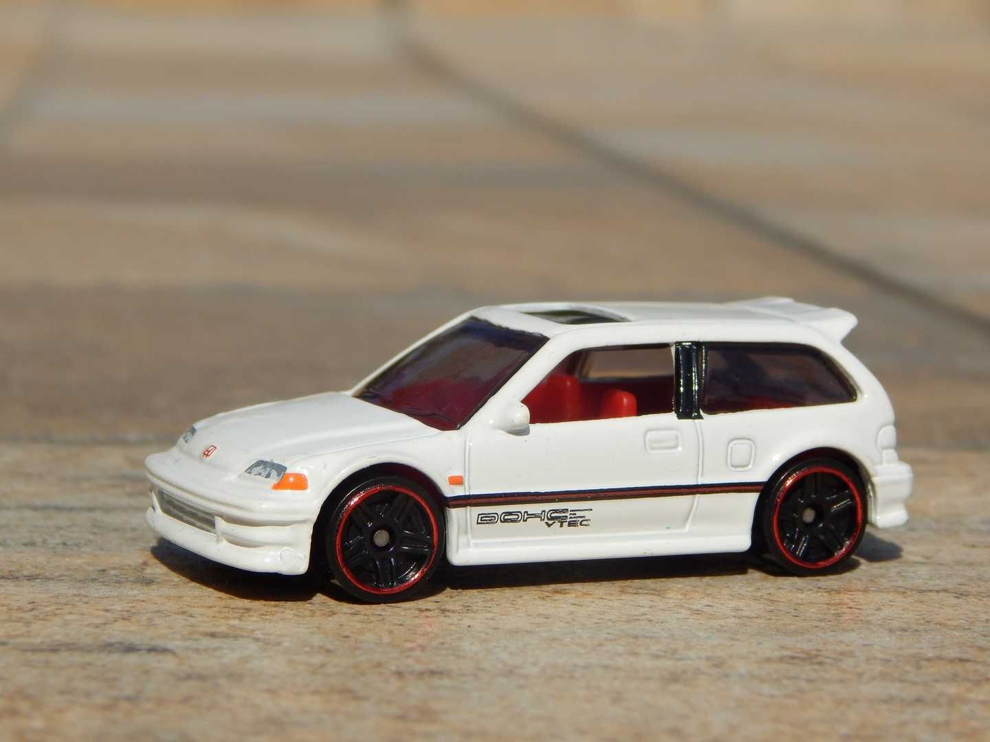 Macheta Honda Civic IV EF DOHC VTEC scara 1:64 Hot Wheels