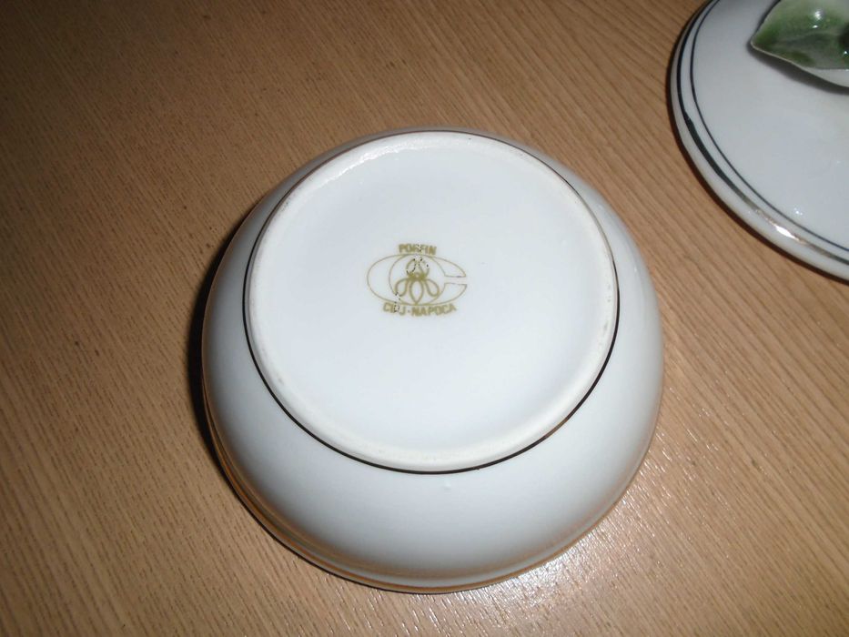 Caseta + bibelou portelan trandafiri