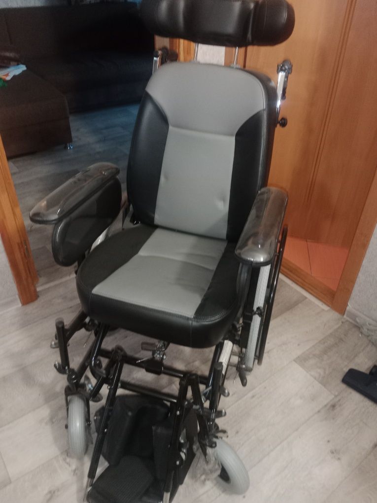 Продам инвалидную коляску