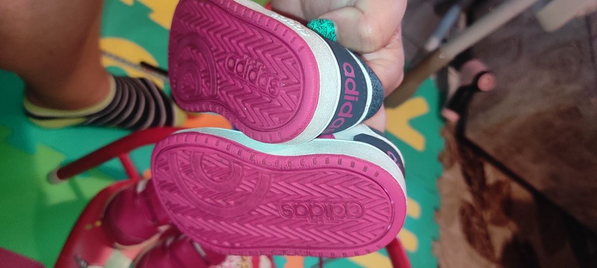 Лот маратонки adidas 19 номер
