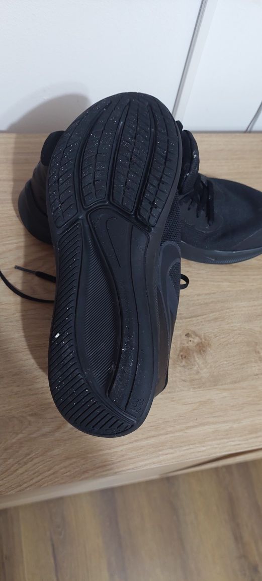 Vând adidas Nike