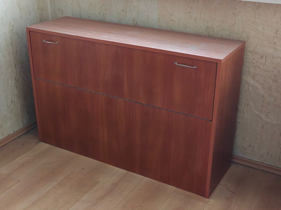 Дървено работно бюро, ракла, рамка за легло и секция