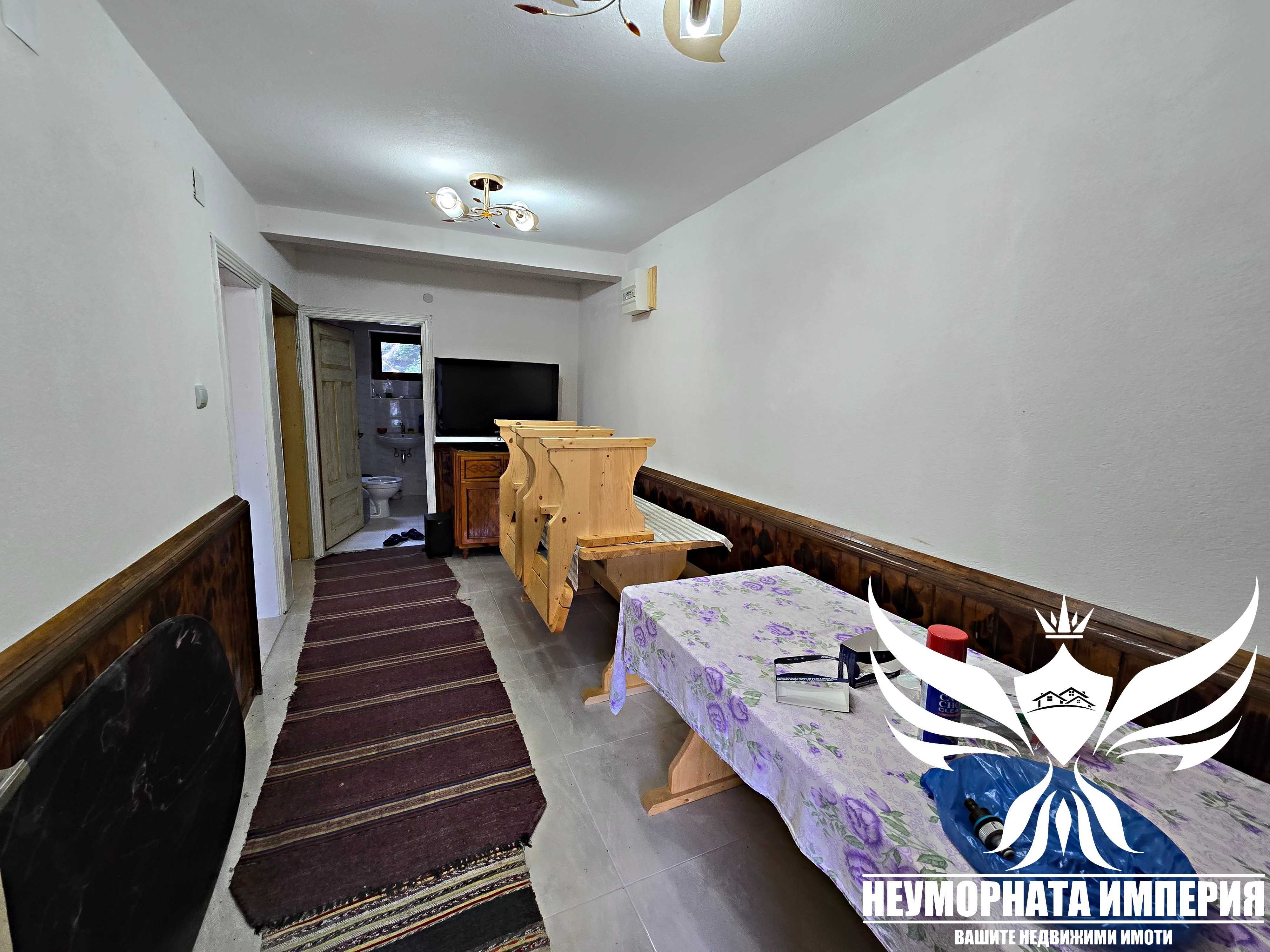 Продавам две къщи с 340РЗП и 880кв. двор в село Дряново общ. Лъки