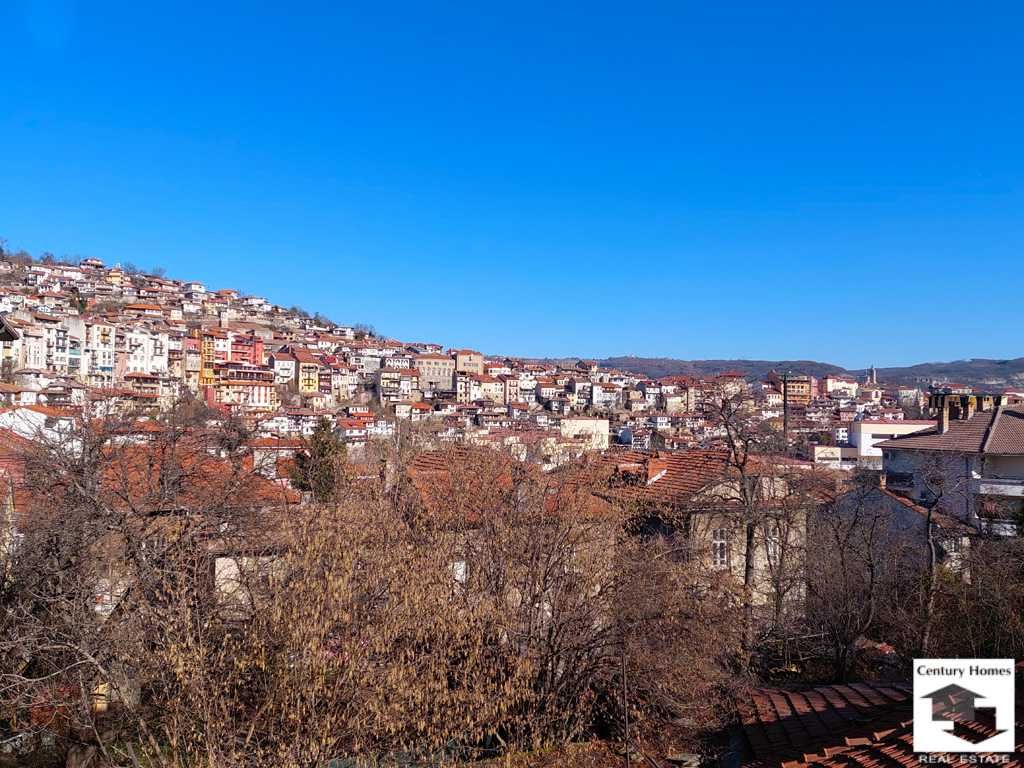 105587 Етаж от къща с три помещения в центъра на Велико Търново