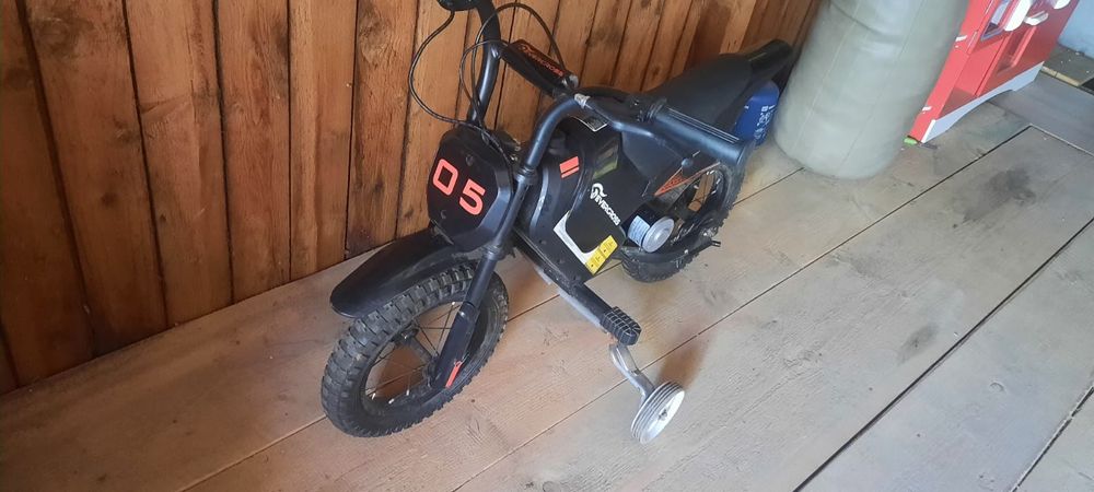 Vând motocicleta electrica copii