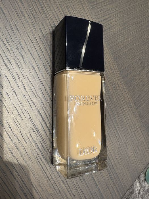 Фон дьо тен Dior, Armani