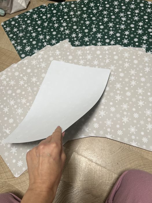 Protectii masa -motive de iarna-2 set:8 buc set