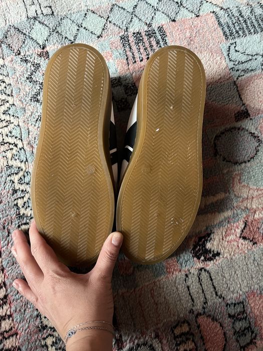 Adidasi dama, ca noi