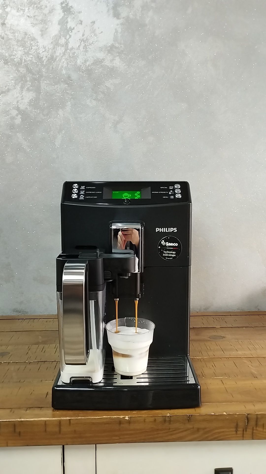 Aparat espressor cafea Saeco Minuto Cappuccino/negru/transport gratuit