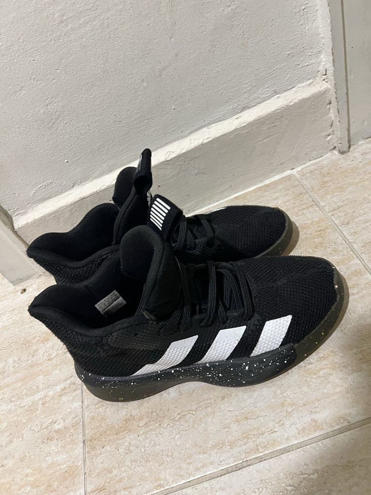 Обувки adidas