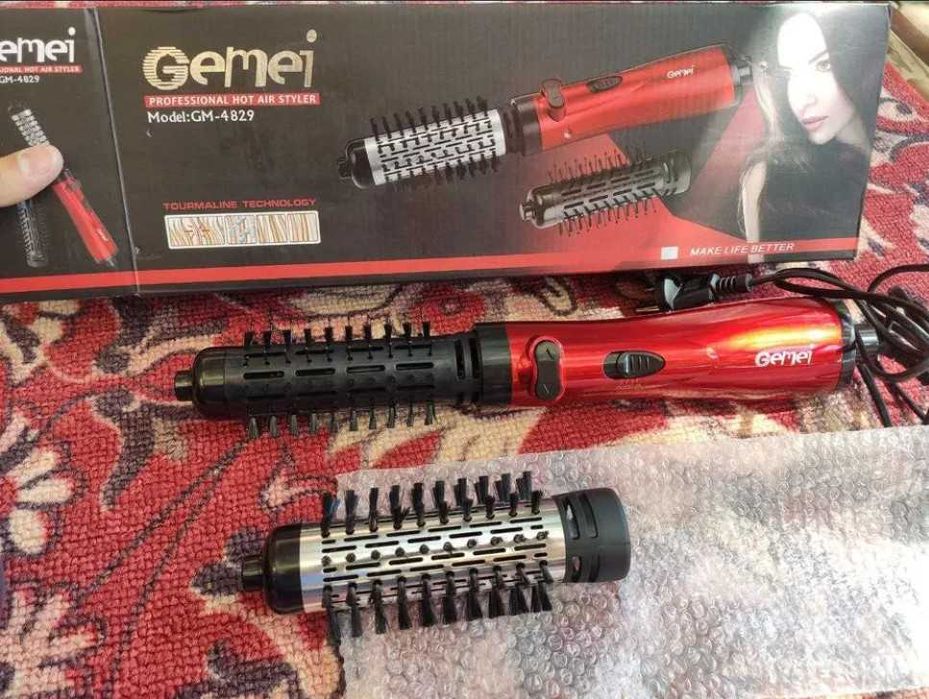 Продаётся фен-щетка для укладки волос Gemei GM-4829 красная (новый)