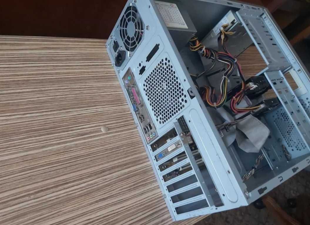 Retro PC Gaming anii 2000-2004 (vand doar unitatea centrala)