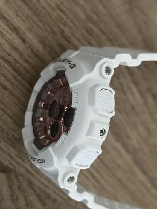 Продавам часовник Casio Baby-G BA-130