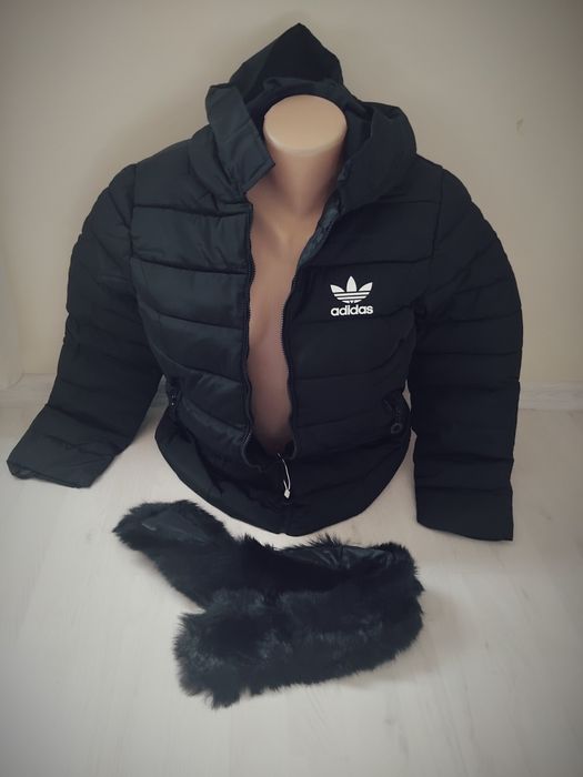 Geaca dama Adidas.