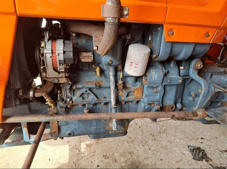 Tractoras Universal 445 Belgia