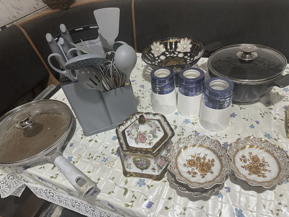 Hammasi    sotiladi    400 ming    sumga beraman  hammasini holati zur