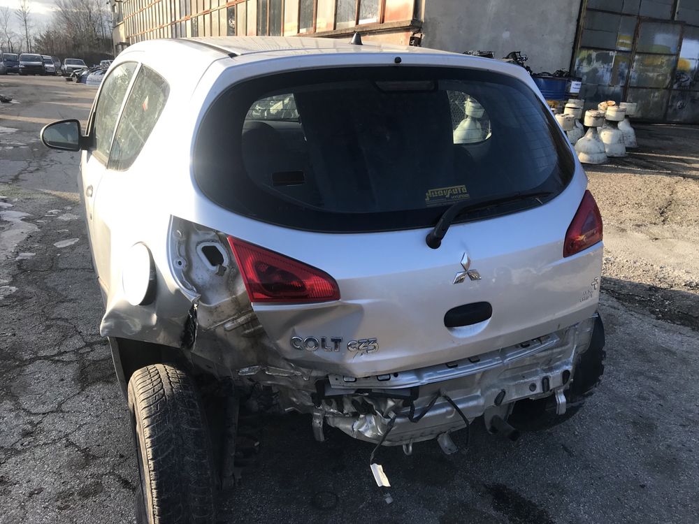 Mitsubishi Colt 1.1i на части