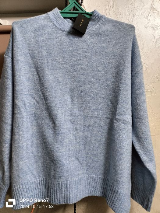 Свитер шерстяной новый ,теплый ,лёгкий