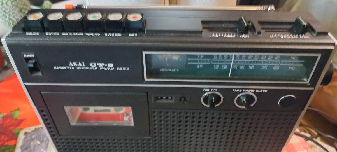 o bijuterie vintage: radiocasetofon Akai ct-5