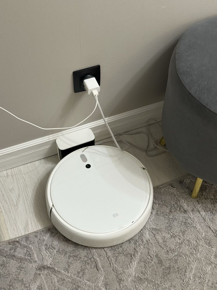 Продам робот-пылесос Xiaomi Mi Robot Vacuum