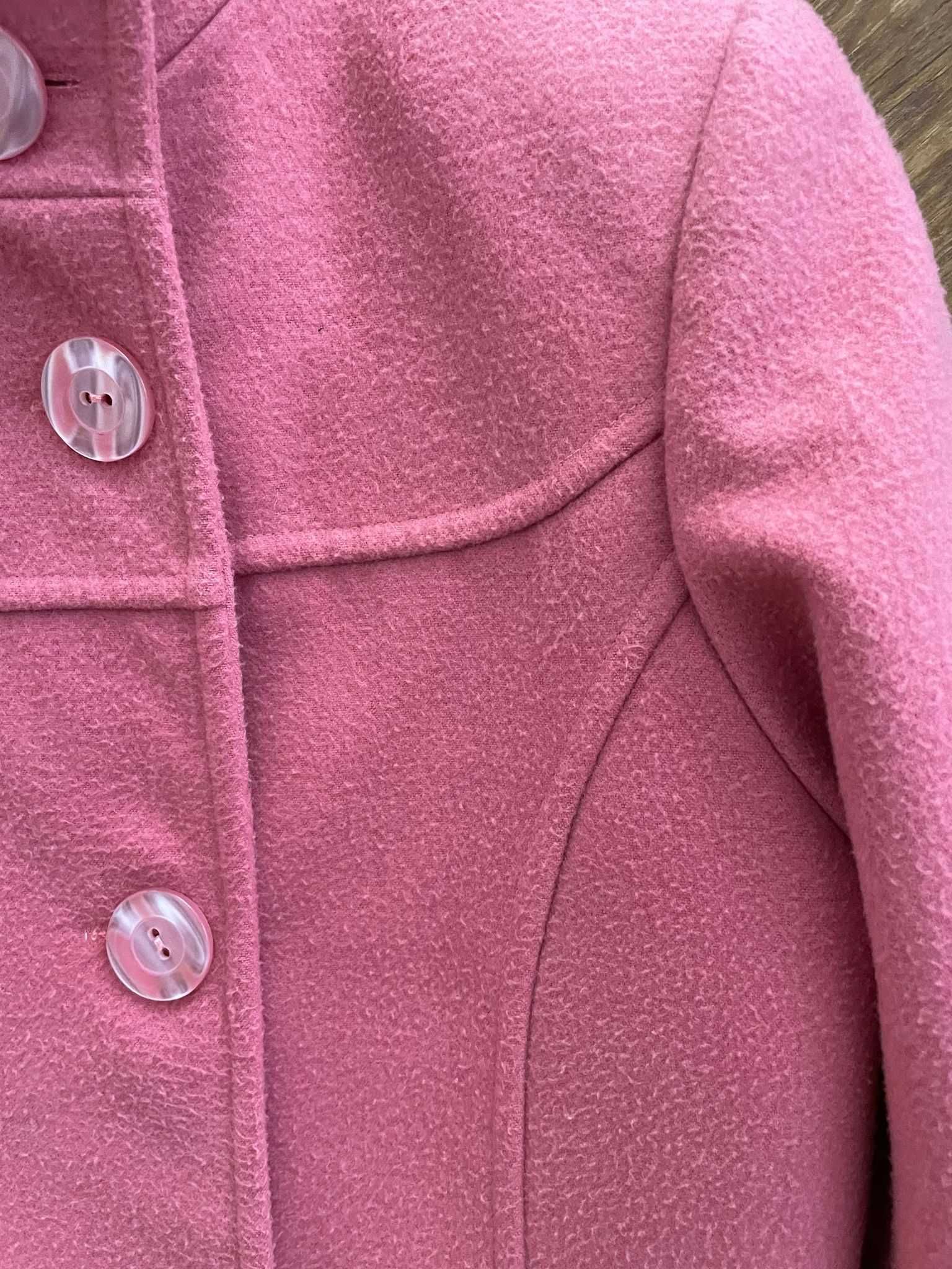Palton roz de vanzare