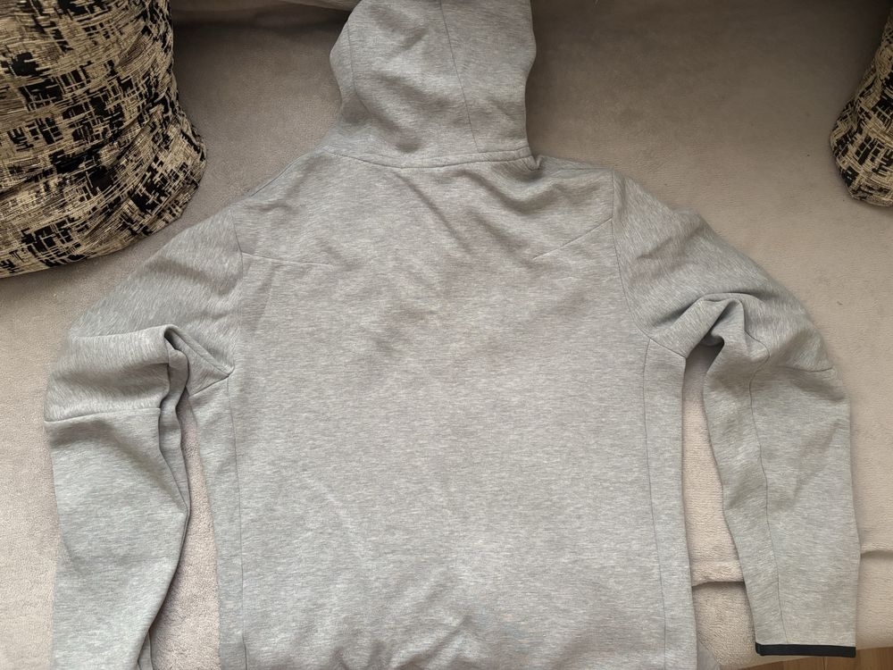 Vand hanorac nike tech gri marimea M original