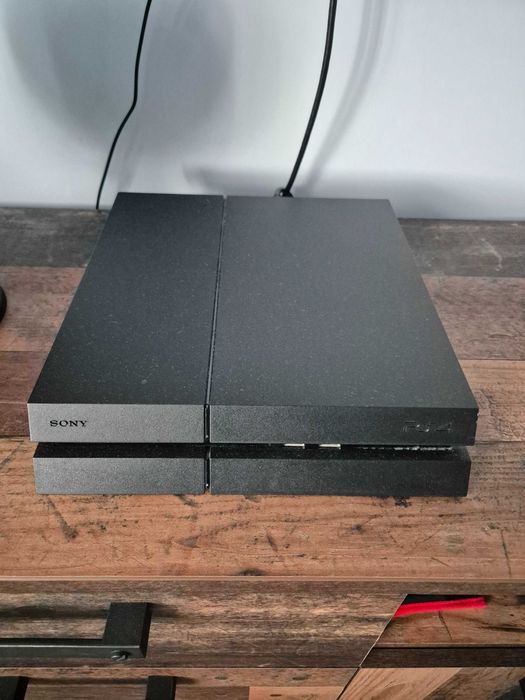 Ps4 1 TB cu 2 jocuri si o maneta