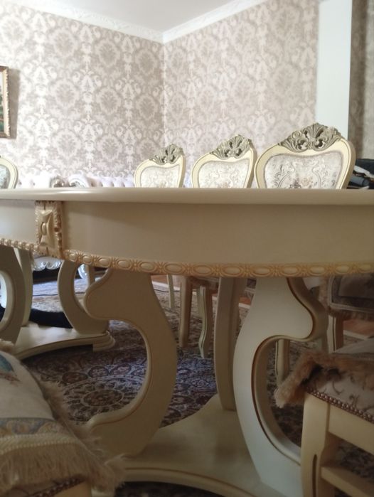 Продаю стол и стулья