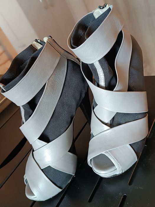 Елегантни обувки на Cristhelen B